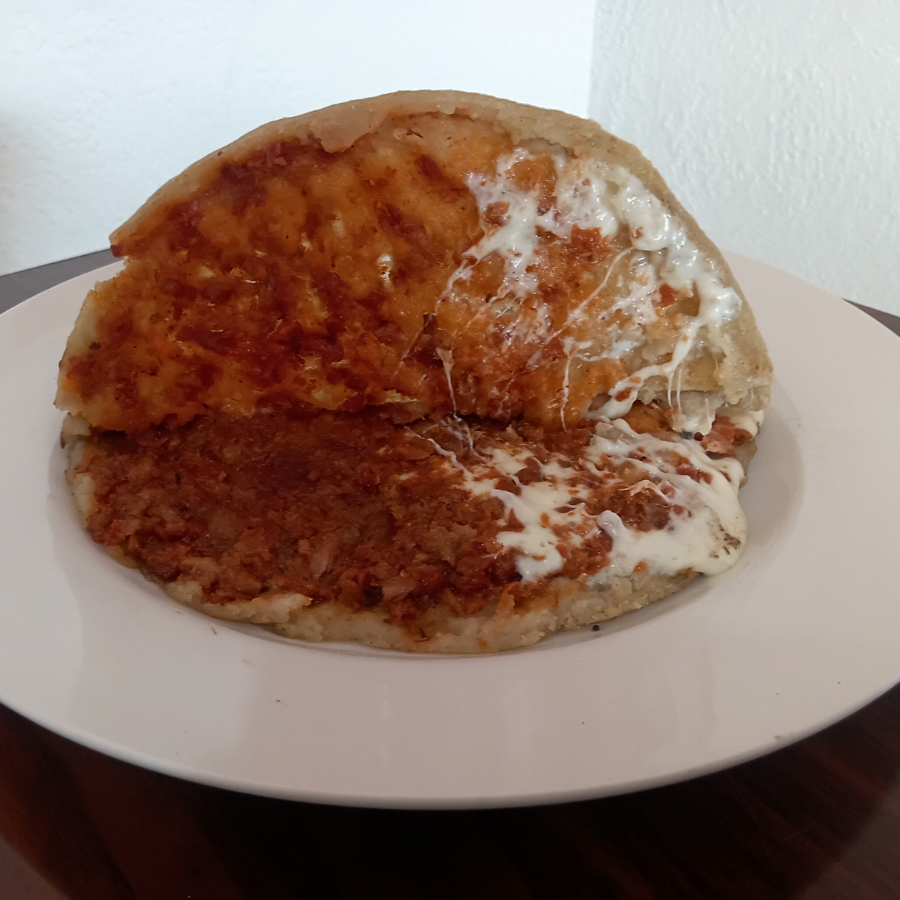 Gordita Combinada de Migaja con Queso Panela