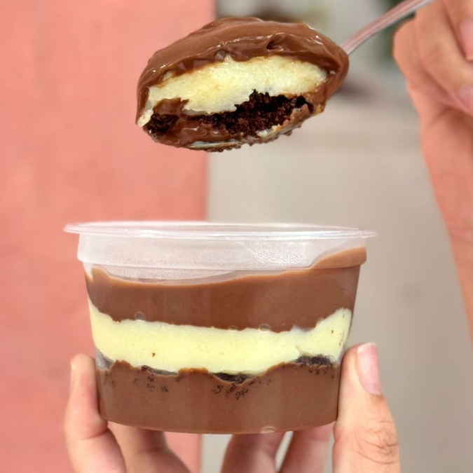 Creme de coco, massa de chocolate, ganache blend. (250ml)