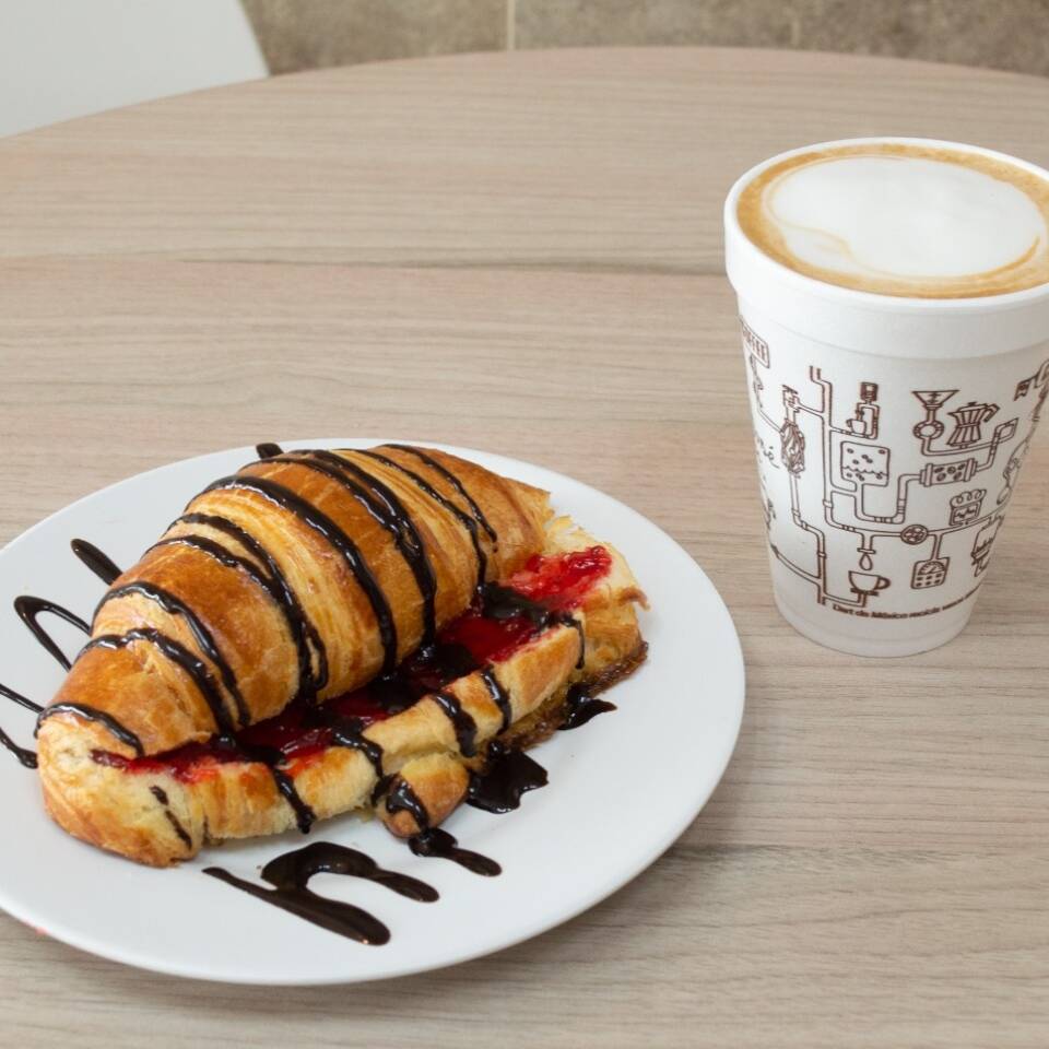 Combo Café Americano y Pan Dulce