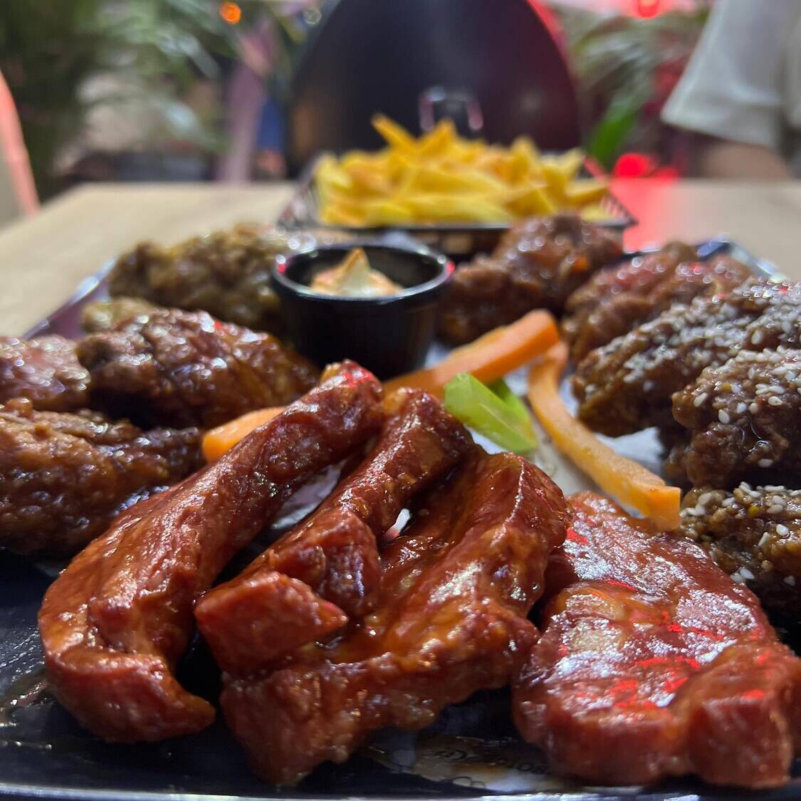 12 Alas + 12 Costillas + Papas