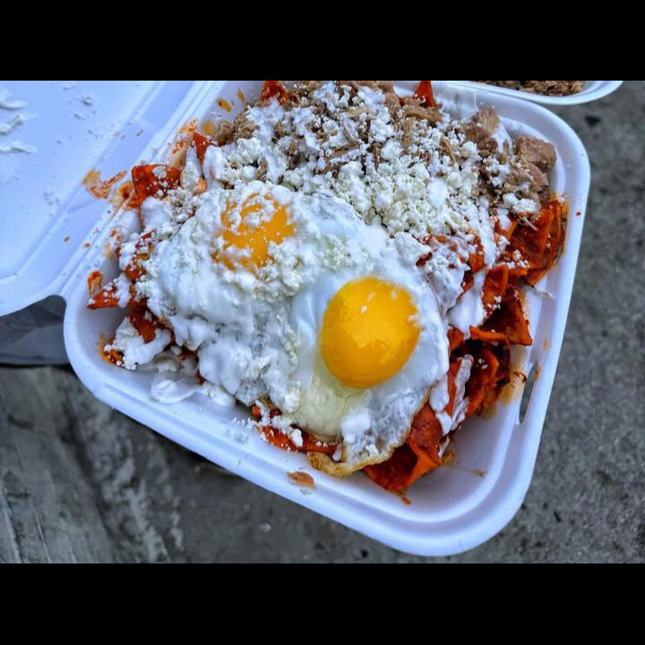 Chilaquiles Rojos De Huevos Estrellados