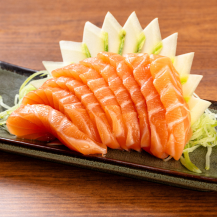 Fatias finas de salmão