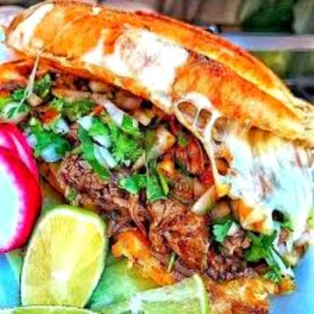 Lonche de Birria con Queso