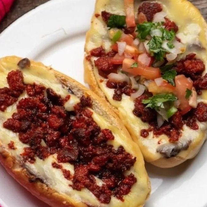 Molletes Con Chorizo