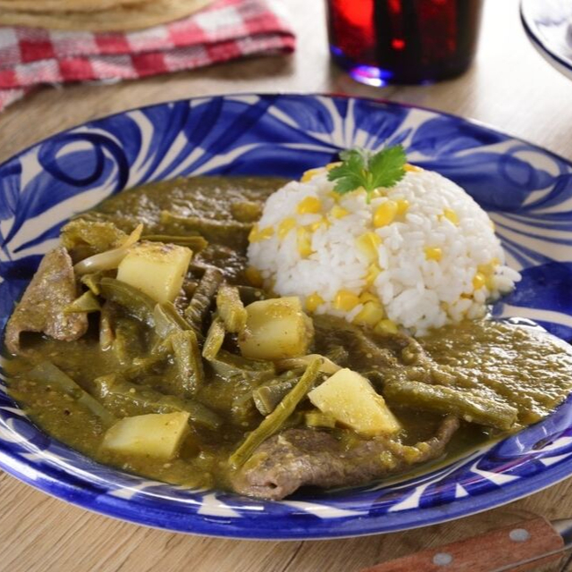 Filete en Salsa Verde (pollo,res o cerdo) Com Corr