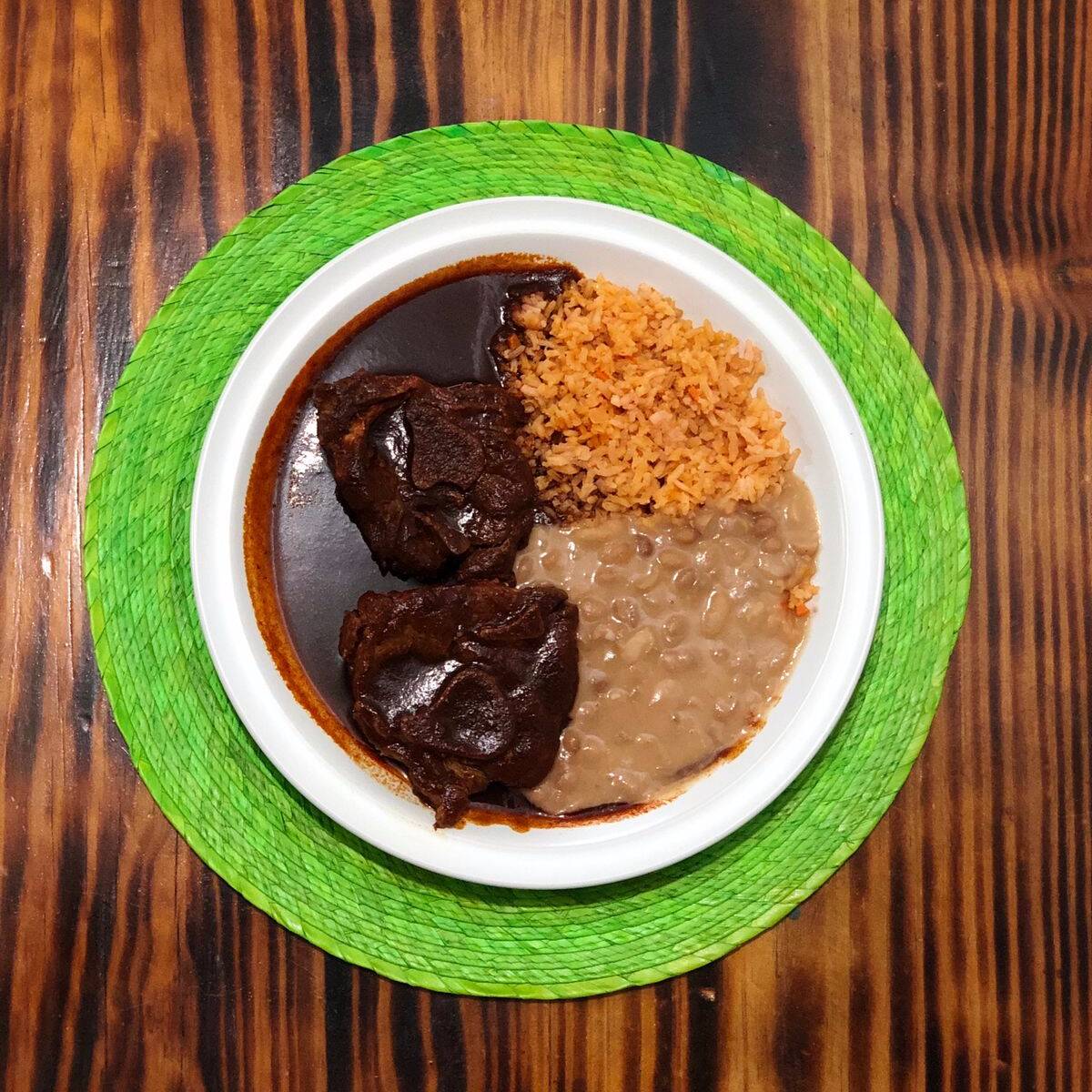 MOLE ROJO CON COSTILLA DE CERDO
