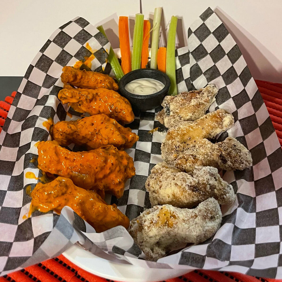 ALITAS (10 PIEZAS) INCLUYE VERDURAS Y ADEREZO