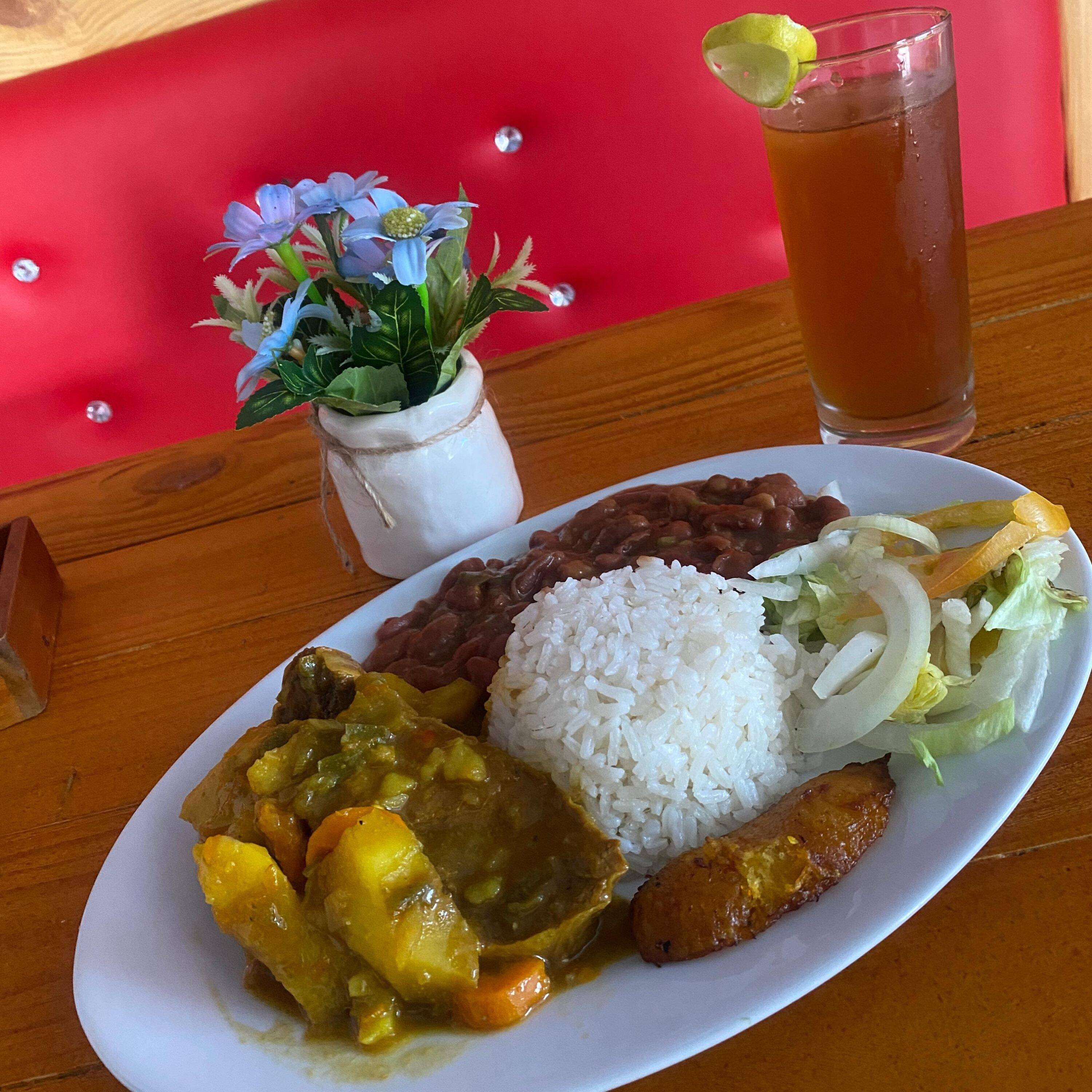 Corriente Con Carne Guisada