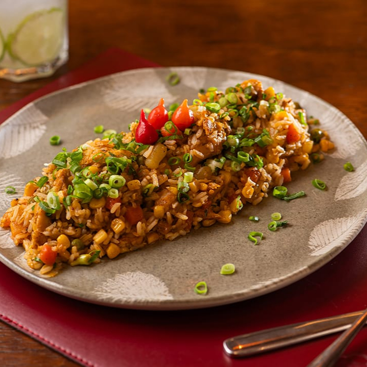 Já provou galinhada?
Arroz branco molhadinho, ervilhas, milho espiga, batata, cenoura, frango
e aquele tempero especial da Vó Divina
Bora provar?