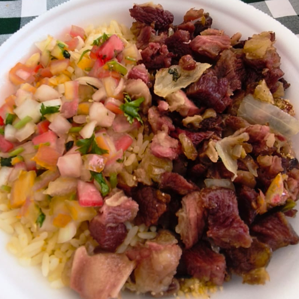 Charque,feijão tropeiro,arroz,farofa
