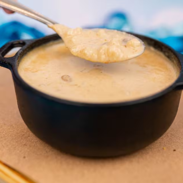 Deliciosa Canjica doce, cremosa feita com leite, leite condensado e amendoim. 500 ml aprox.