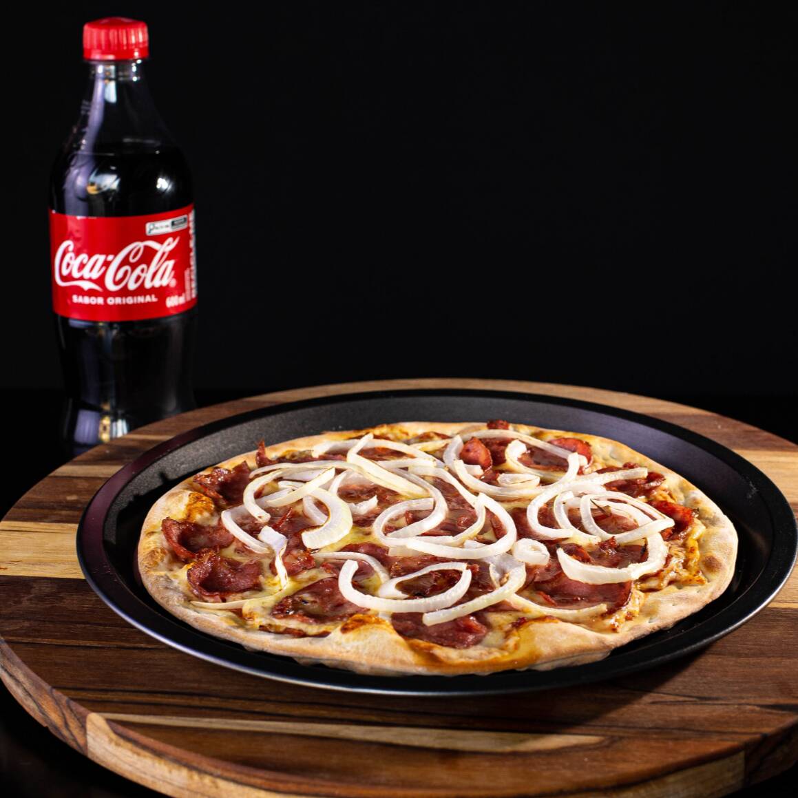 Pizza Média 30cm Salgada acompanhado de uma bebida Grátis