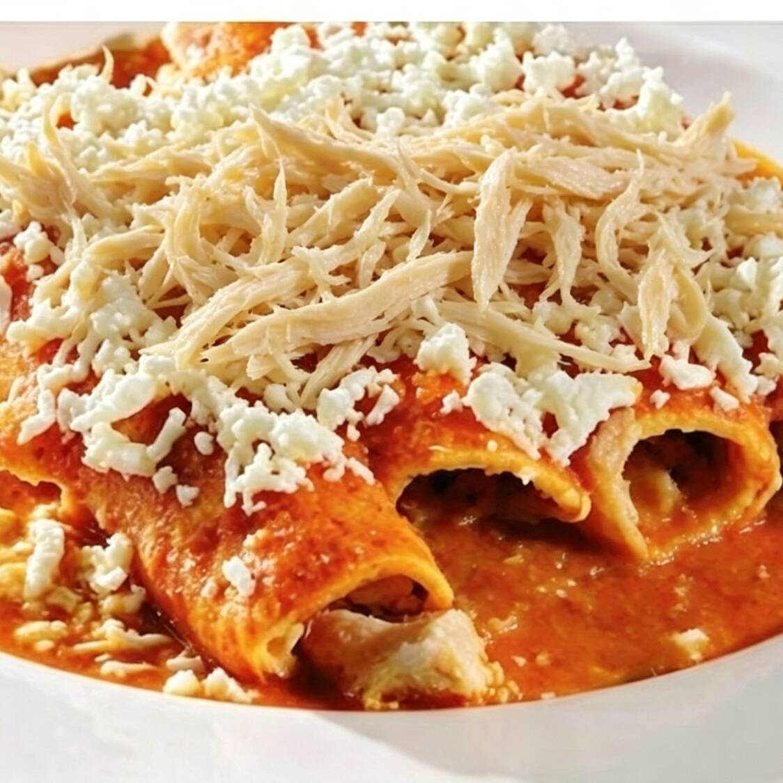 Enchiladas con Pollo Desmenuzado Encima