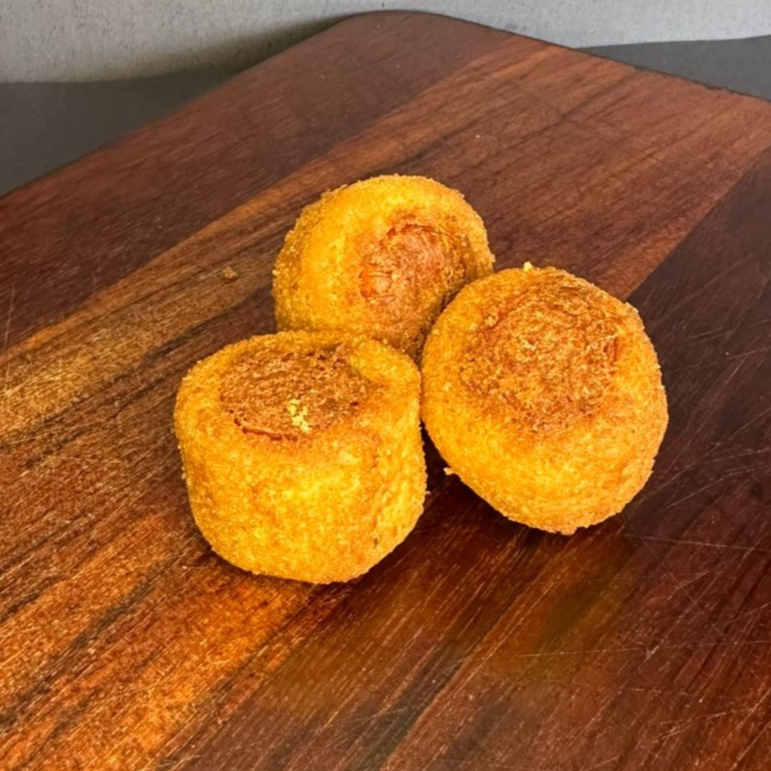 10 unidades de Gramas.enroladinho de salsicha. Peso unitário de 37