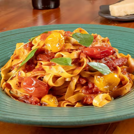 Escolha a massa e o molho de sua preferência.