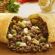 Pastel recheado com Carne Moída Temperada, Queijo Mussarela, Presunto, Ovo Cozido e Azeitona. Obs: Não fazemos alterações de ingredientes.