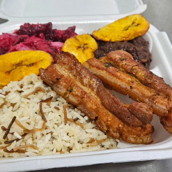 COMBO CHICHARRÓN + SOPA + BEBIDA