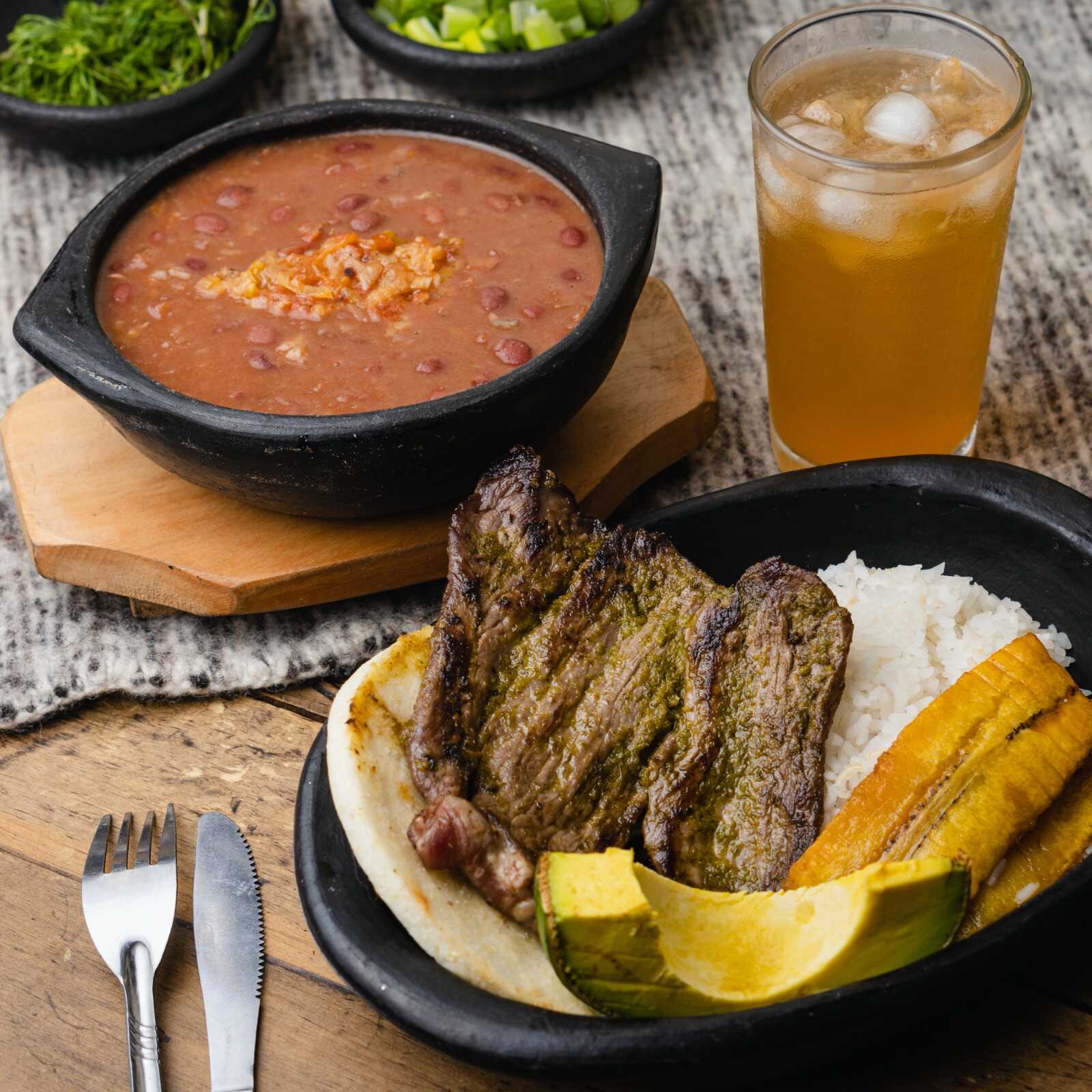 Frijolada con Carne de Res a la Plancha