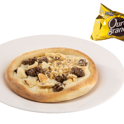 chocolate branco com um bombom de ouro branco