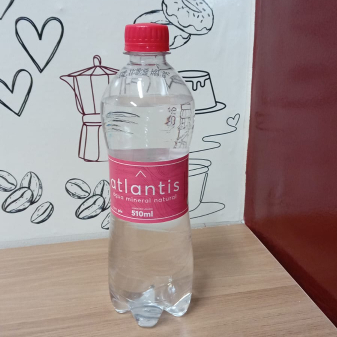 Refrescante e levemente efervescente! Água Mineral com Gás 500 ml, perfeita para matar a sede com leveza