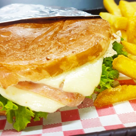 Sandwich Jamon y Queso