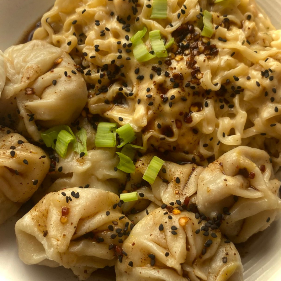 Combo Noona 6 dumplings pollo + ramenquesopicante