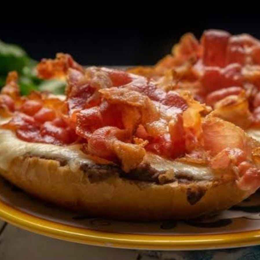 Molletes con Tocino