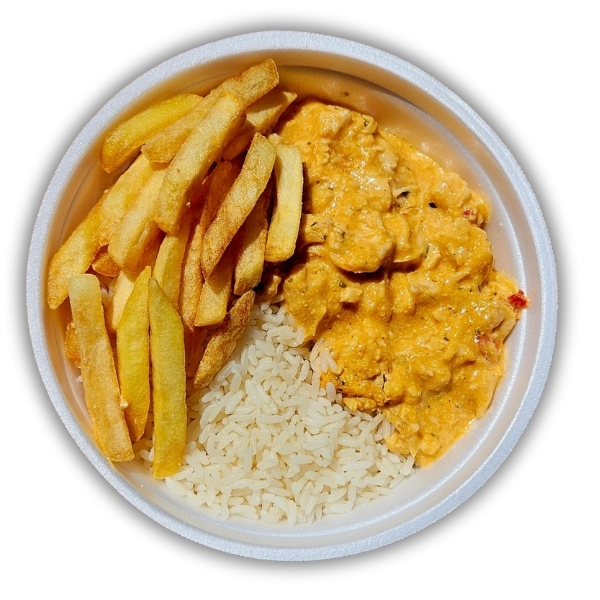 Strogonoff de frango cremoso, arroz soltinho e fritas crocantes