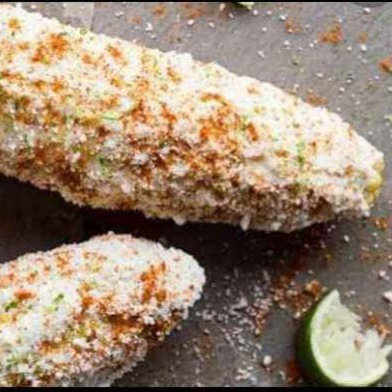 ELOTE CON MAYONES Y QUESO RAYADO