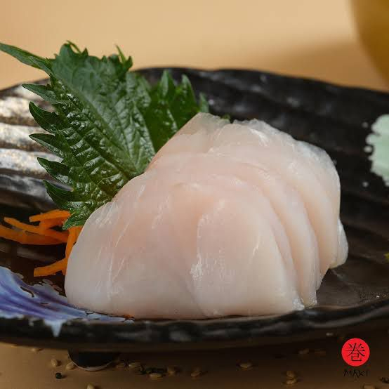 6 lâminas se sashimi peixe do dia com raspas de limao siciliano