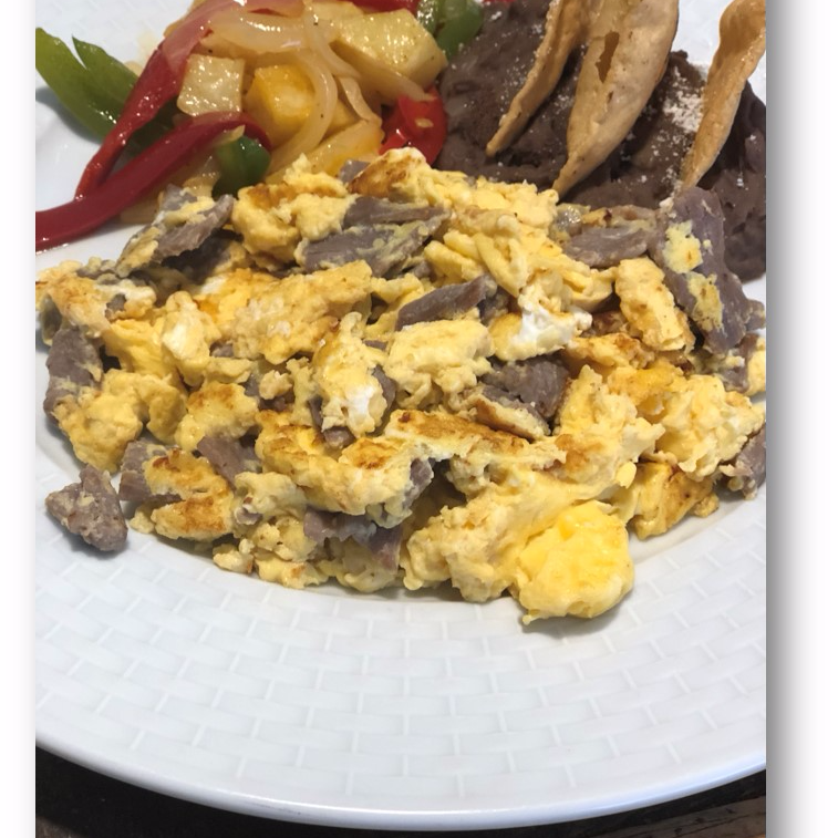 Desayuno Hacienda Huevos con Cecina