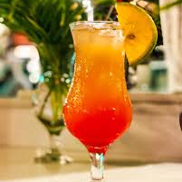 Vodka, groselha e suco de laranja