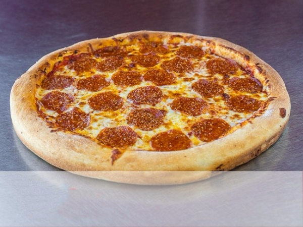 Combo Pizza Pepperoni + 1 Refresco 1.5 lts