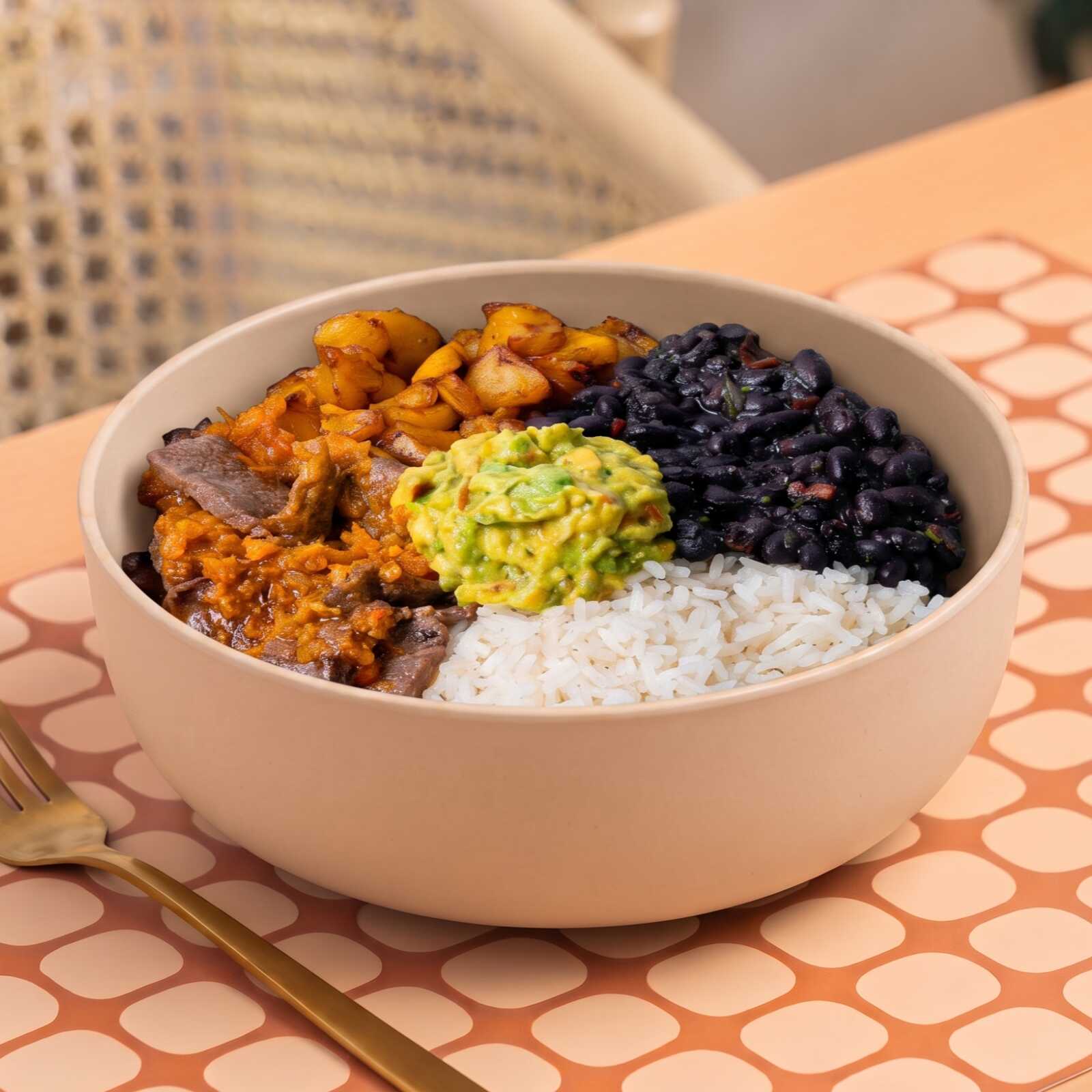 Menú Típico Criollo Bowl