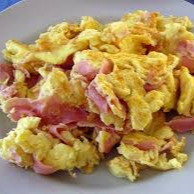 Huevos Jamonados + Jugo 16 Onz