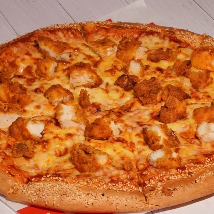 Pizza Mediana De Boneless Naturales y Papas Fritas