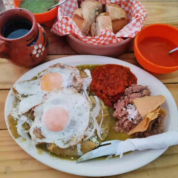 Chilaquiles con Huevo