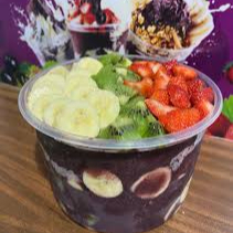 Açaí fresco e super cremoso, com frutas selecionadas e complementos cuidadosamente escolhidos para você. Servido no pote de 400ml para garantir a temperatura e a qualidade.