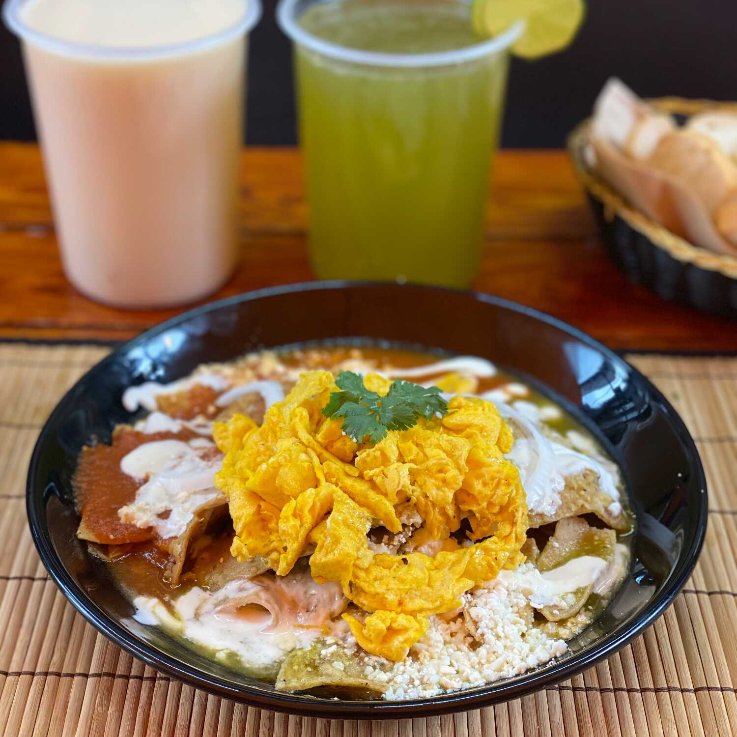 CHILAQUILES PERSONALES CON HUEVO REVUELTO
