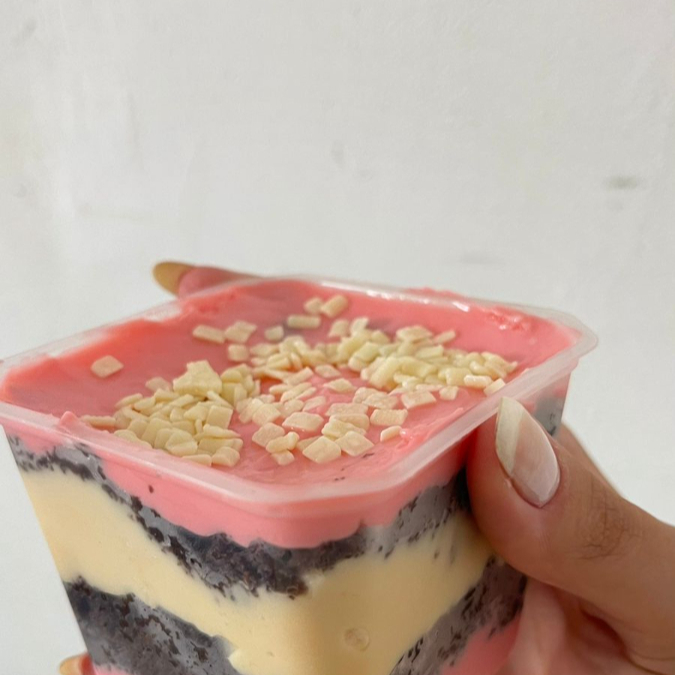 BOLO,NINHO E MOUSSE DE MORANGO