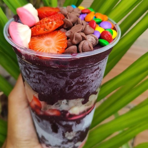 Açaí delicioso no copo de 700m. Monte seu Açaí com acompanhamentos variados!