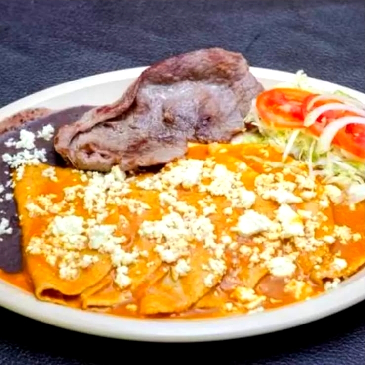 Entomatadas con Huevo Estrellado