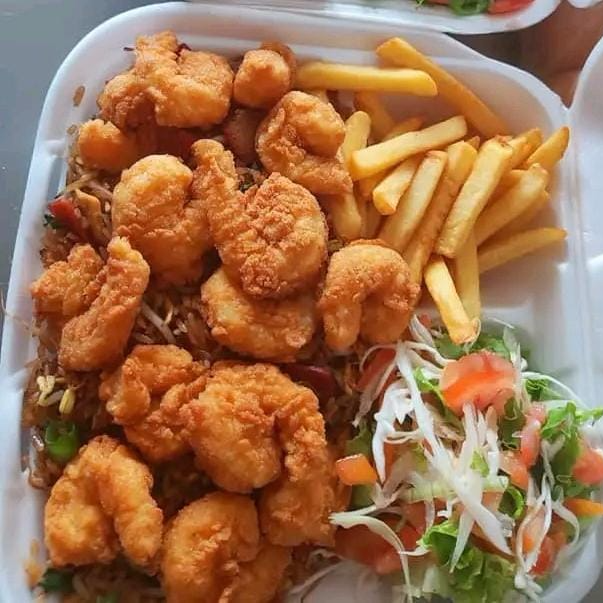 Camarones Empanizados con Arroz Cantones