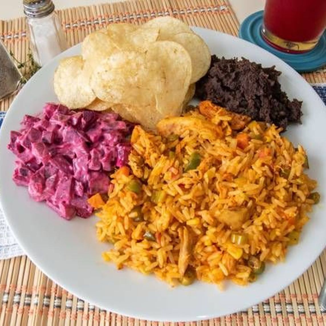 Arroz con Pollo (Incluye refresco natural)