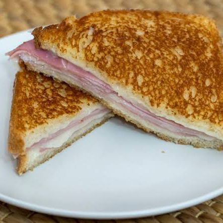 SANDWICH DE JAMÓN Y QUESO