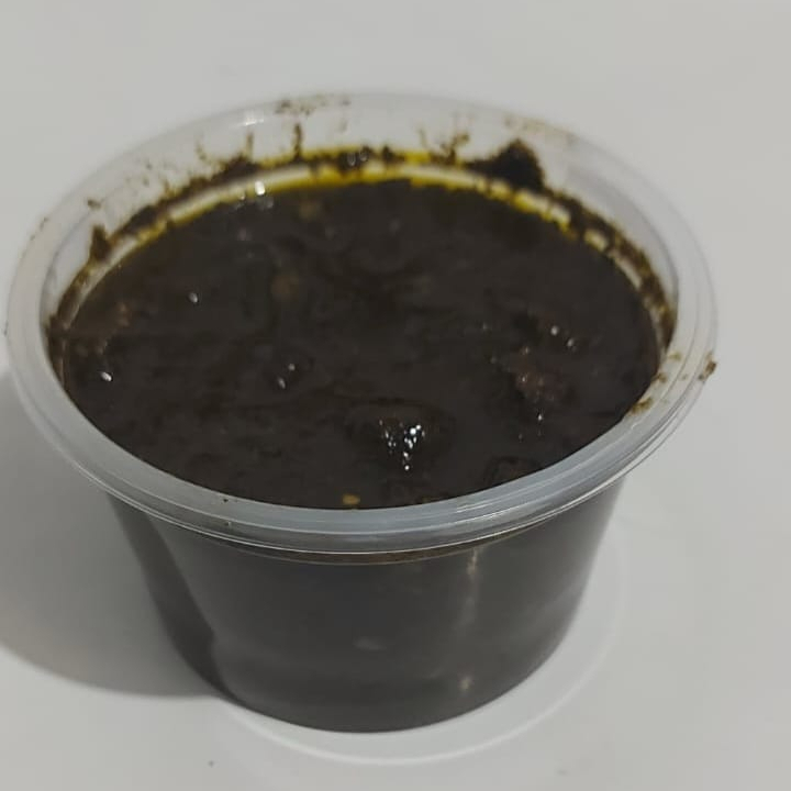Porção de 250g com arroz serve 1 pessoa.