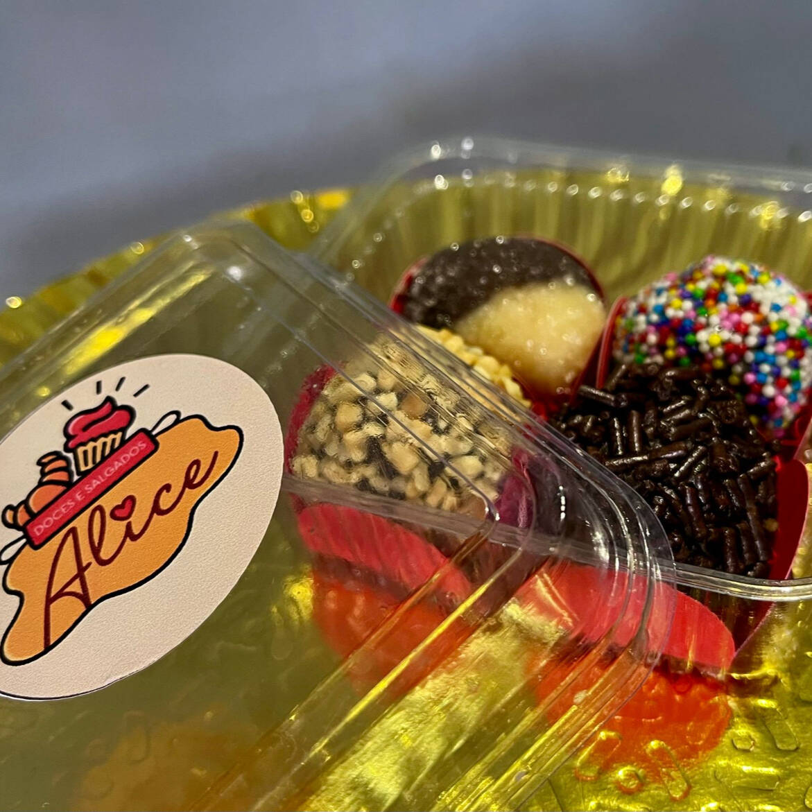 Brigadeiros tradicionais.