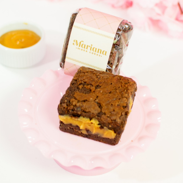 1 Brownie recheado de doce de leite.