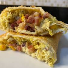 Pastel Frango com Mussarela, Bacon, Milho, Azeitona e Catupiry