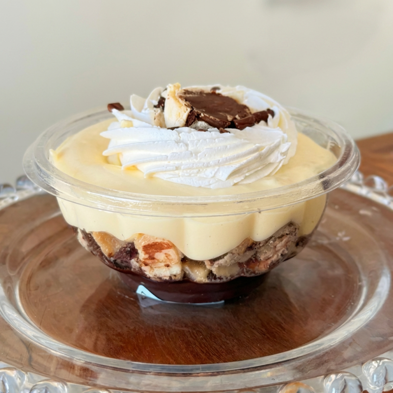 Uma sobremesa que conquista logo na primeira colherada: mousse de chocolate cremosa, bombom Ouro Branco triturado grosseiramente, nosso magnífico creme de Ninho, chantininho e mais bombom Ouro Branco, criando uma combinação simplesmente incrível. Aproximadamente 250ml